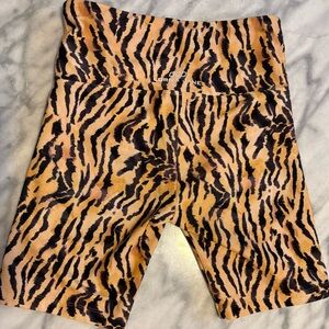 Lorna Jane Tiger Stripe Bike Shorts - Tan & Black